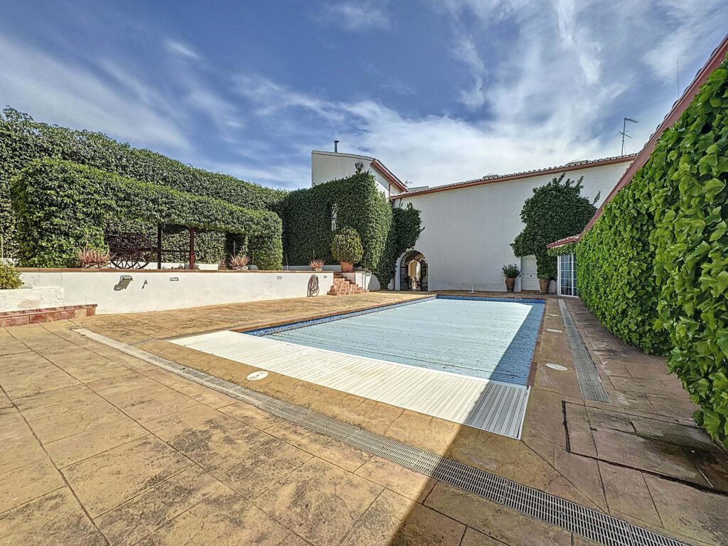 Villa for sale in EL BOSQUE