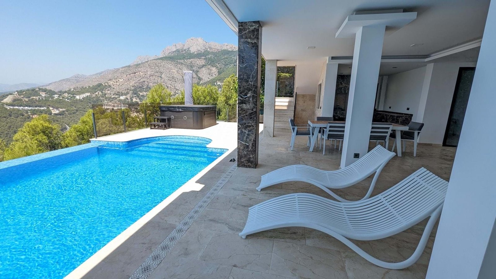 Buy Villa in Mascarat - Altea